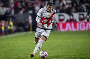 世体：巴萨更衣室对巴列卡诺右后卫拉蒂乌给予很高评价