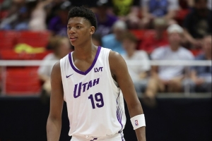 能抢但低效！5号秀贝利上半场7中3下半场6中0 得8分7板正负值-12